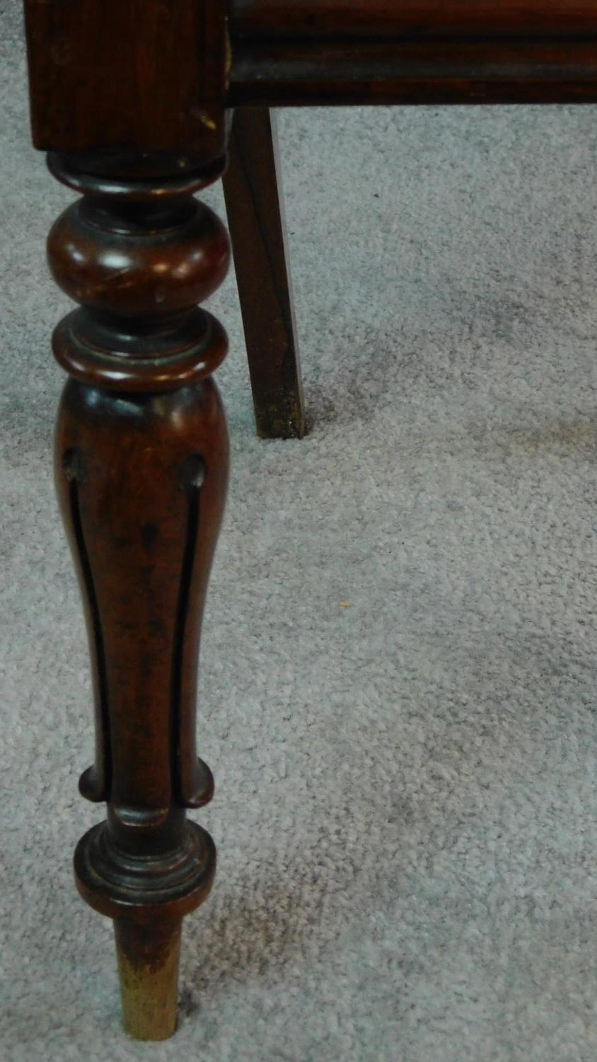 A set of six Victorian rosewood kidney shaped back dining chairs with drop in seats on carved - Image 4 of 5