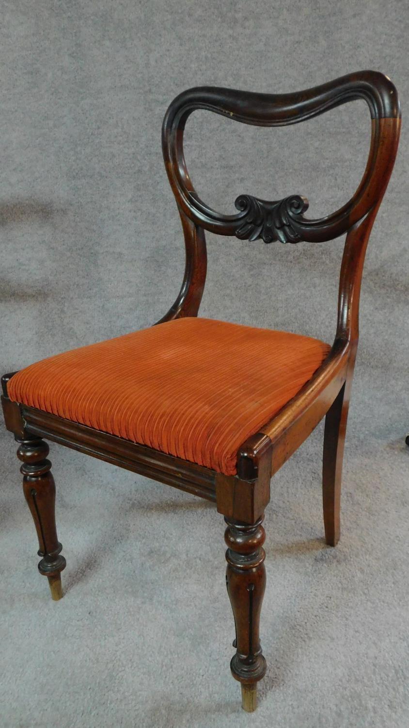 A set of six Victorian rosewood kidney shaped back dining chairs with drop in seats on carved - Image 2 of 5