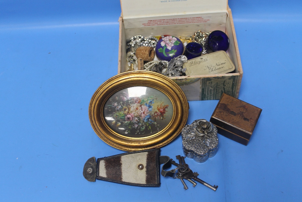 COLLECTABLES TO INCLUDE COSTUME JEWELLERY