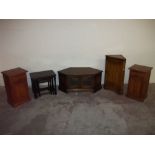 AN OAK LINENFOLD CORNER UNIT, TWO POT CUPBOARDS ETC. (5)