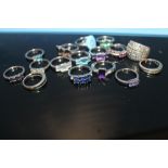 A COLLECTION OF LADIES DRESS RINGS