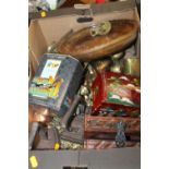 A BOX OF ASSORTED METALWARE AND TREEN ITEMS