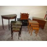 A QUANTITY OF ASSORTED FURNITURE TO INCLUDE A LEATHER TOP HALF MOON TABLE, NEST OF TABLES ETC. (6)