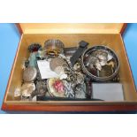 A BOX OF ASSORTED COSTUME JEWELLERY ETC TO INCLUDE WHITE METAL