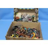 A QUANTITY OF ASSORTED COSTUME JEWELLERY