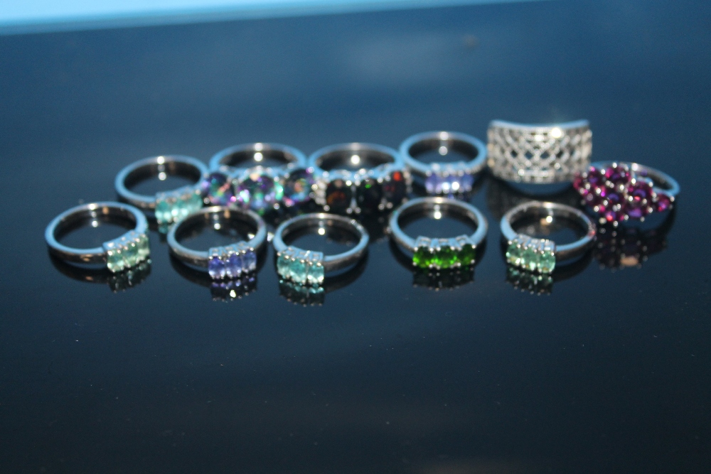 A COLLECTION OF ASSORTED LADIES RINGS