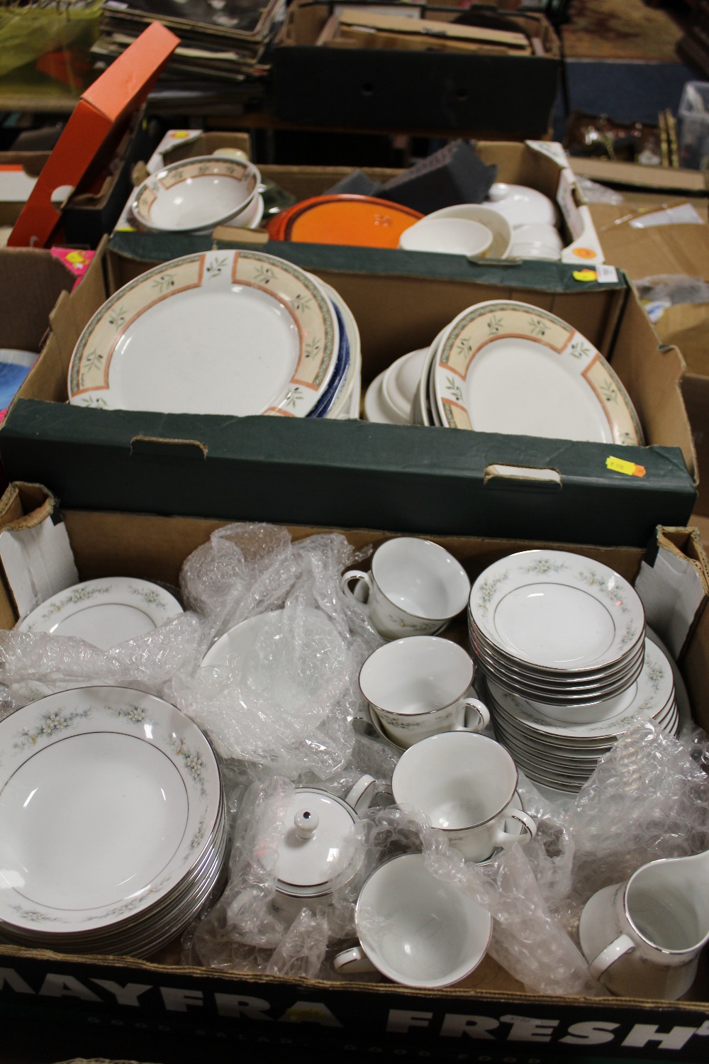A TRAY OF NORITAKE MELISSA CHINA TOGETHER WITH TWO TRAYS OF DINNERWARE