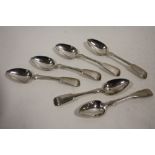 A SET OF SIX IRISH HALLMARKED SILVER RAT TAIL TEASPOONS - DUBLIN 1834, makers mark IB, L 14.5 cm