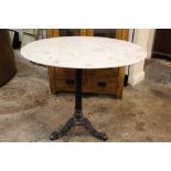 A LARGE CIRCULAR MARBLE TOP TABLE WITH CAST BASE H-73 DIA-88 CM