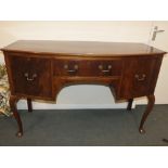 A 19TH CENTURY MAHOGANY BOW FRONTED SIDEBOARD ON CABRIOLE LEGS H - 90 W - 137 D - 6O CM