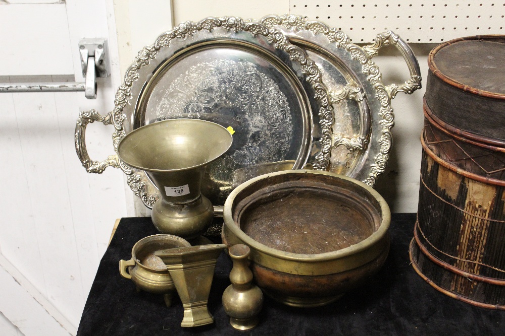 A COLLECTION OF ASSORTED METALWARE TO INCLUDE TWO SILVER PLATED TWIN HANDLED SERVING TRAYS,