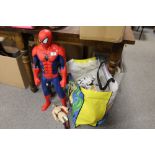 A BAG OF ASSORTED TOYS TO INCLUDE A LARGE SPIDERMAN FIGURE, STAR WARS FIGURES ETC