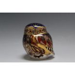 A ROYAL CROWN DERBY LITTLE OWL PAPERWEIGHT, H 8 cm