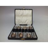 A CASED SET OF SIX HALLMARKED SILVER SEAL TOP SPOONS - BIRMINGHAM 1942