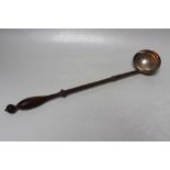 AN UNUSUAL GEORGIAN POURING LADLE, marks indistinct, with armorial style crest, approximate L 39 cm
