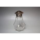 A HALLMARKED SILVER TOPPED ART DECO GLASS SUGAR CASTER - BIRMINGHAM 1935, overall H 10 cm