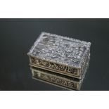 KHE CHEONG OF CANTON - A CHINESE SILVER GILT SNUFF BOX, heavily decorated on all panels with typical