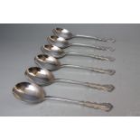 A SET OF SIX HALLMARKED SILVER SOUP SPOONS - LONDON 1918, makers mark D.F., approximately 286 g