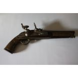 A 19TH CENTURY CONTINENTAL BRASS INLAID FLINTLOCK PISTOL WITH RAMROD, L 40 cm