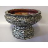 A LATE 18TH / EARLY 19TH CENTURY THAI MOTHER OF PEARL INLAID BLACK LACQUERED FOOTED CUP / PEDESTAL