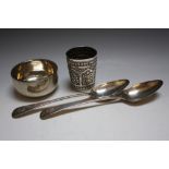 A SMALL SELECTION OF HALLMARKED SILVER TO INCLUDE A GEORGIAN TABLE SPOON BY PETER AND ANN BATEMAN, a