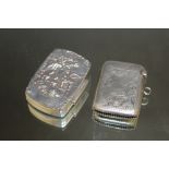 A SMALL HALLMARKED SILVER VESTA CASE, together with a pill box stamped 'sterling', W 4.5 cm (2)