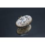 AN ANTIQUE CARVED BONE MOUNTED PILL BOX, decorated with dragonfly, W 4.5 cm