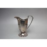 A GEORGIAN HALLMARKED SILVER HELMET SHAPED CREAM JUG - SHEFFIELD 1911, makers mark 'H W', the base