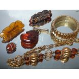 SIX ITEMS OF VINTAGE JEWELLERY, to include a German rolled gold bracelet, a small banded agate