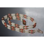 A VINTAGE HALLMARKED 9CT GOLD SEED PEARL AND CORAL NECKLACE / COLLARETTE, wearable L 39 cm,