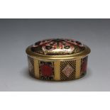 A ROYAL CROWN DERBY 1128 PATTERN OVAL TRINKET BOX, W 9.25 cm