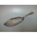 A HALLMARKED SILVER FISH SLICE - GLASGOW 1834, makers mark for John Mitchell, having pierced