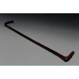A YEW WOOD RIDING CROP WITH MATCH STRIKER, with engraving for 1891, L 80 cm