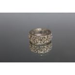 A PIERCED ETERNITY RING, set with white stones, ring size Q