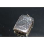 A HALLMARKED SILVER VESTA CASE, H 5.75 cm