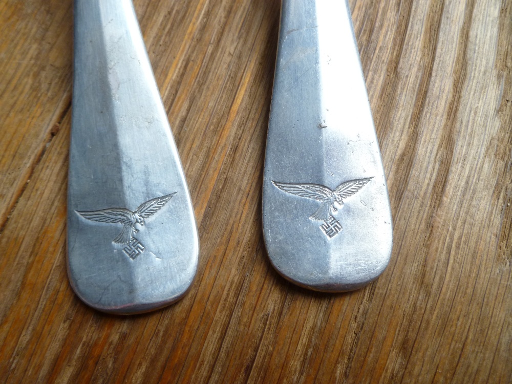 A PAIR OF LUFTWAFFE ALLOY SAUCE LADLES, each fully marked with Luftwaffe eagle, L 20 cm (2) - Image 2 of 4