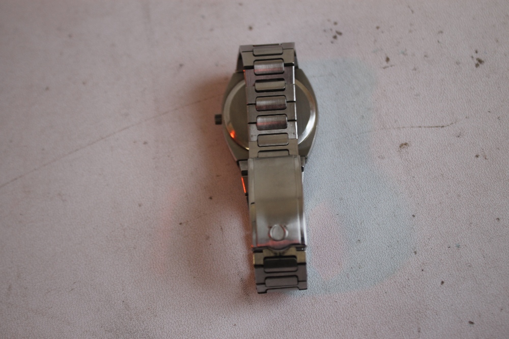 A 1970S OMEGA SEAMASTER AUTOMATIC STAINLESS STEEL DAY/DATE GENTS WRIST WATCH in Omega presentation - Image 3 of 3