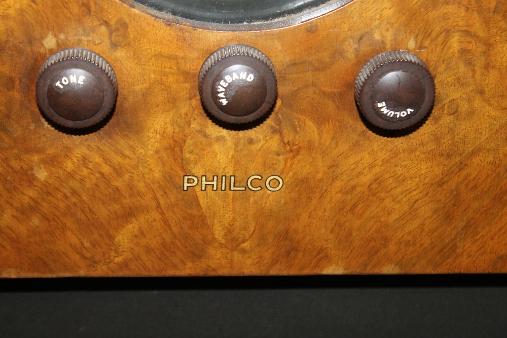 A 1930S PHILCO WALNUT CASED FLOOR STANDING RADIO - Image 4 of 4