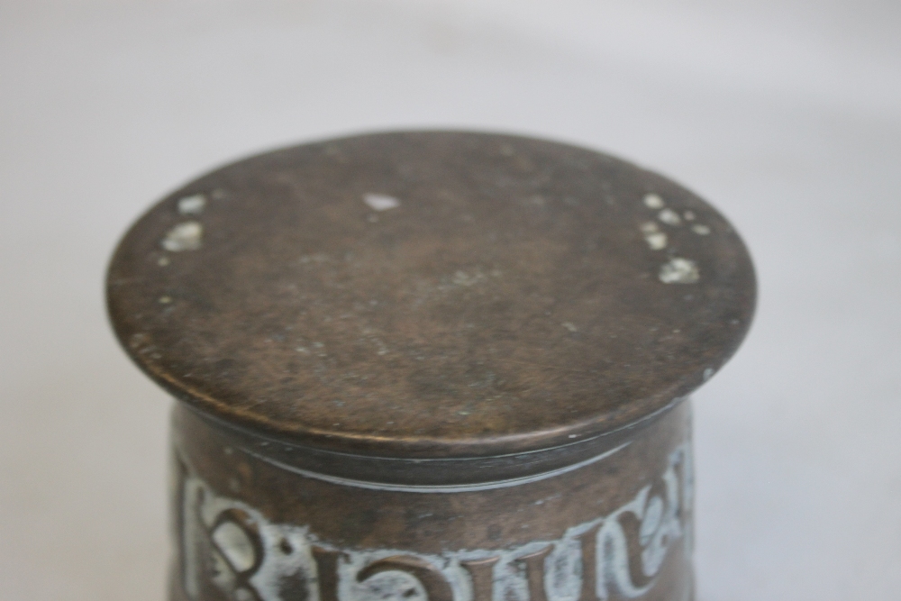 A DATED AND INSCRIBED BRONZE MORTAR, "Nathaniel & Hannah Payne 1728", H 12 cm - Image 18 of 20