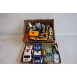 A QUANTITY OF VARIOUS JAPANESE AND OTHER TINPLATE CLOCKWORK, PUSH ALONG TOYS, VEHICLES ETC