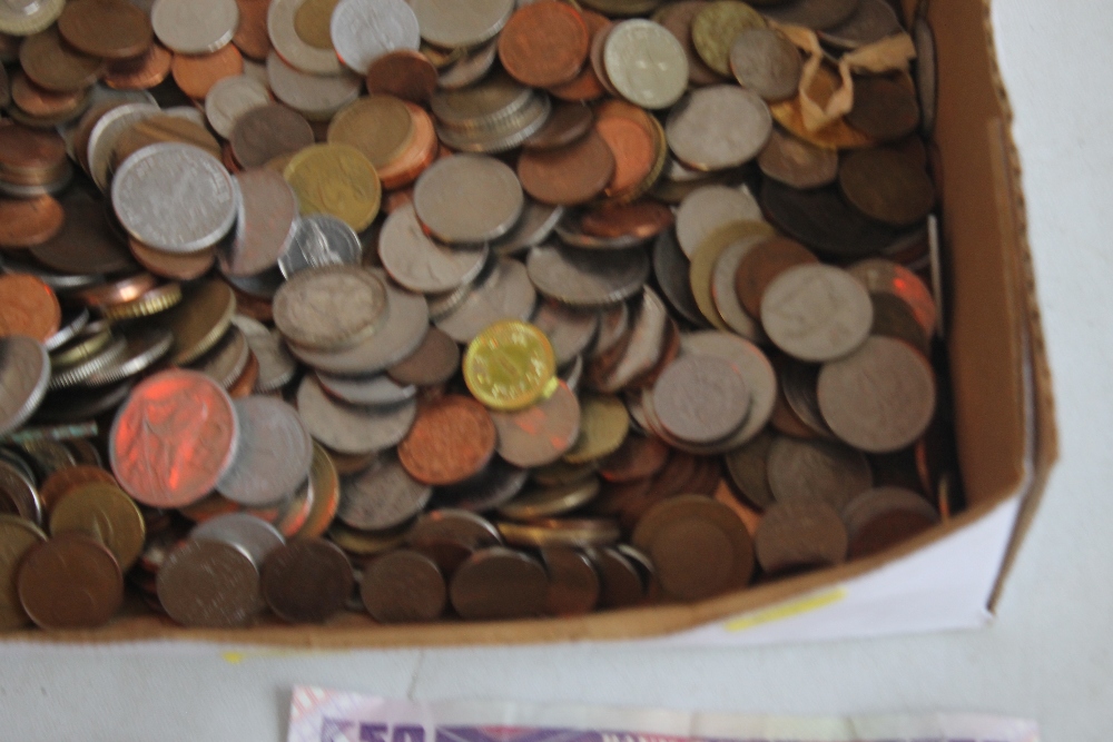 A BOX OF WORLD COINS AND NOTES - Image 4 of 9