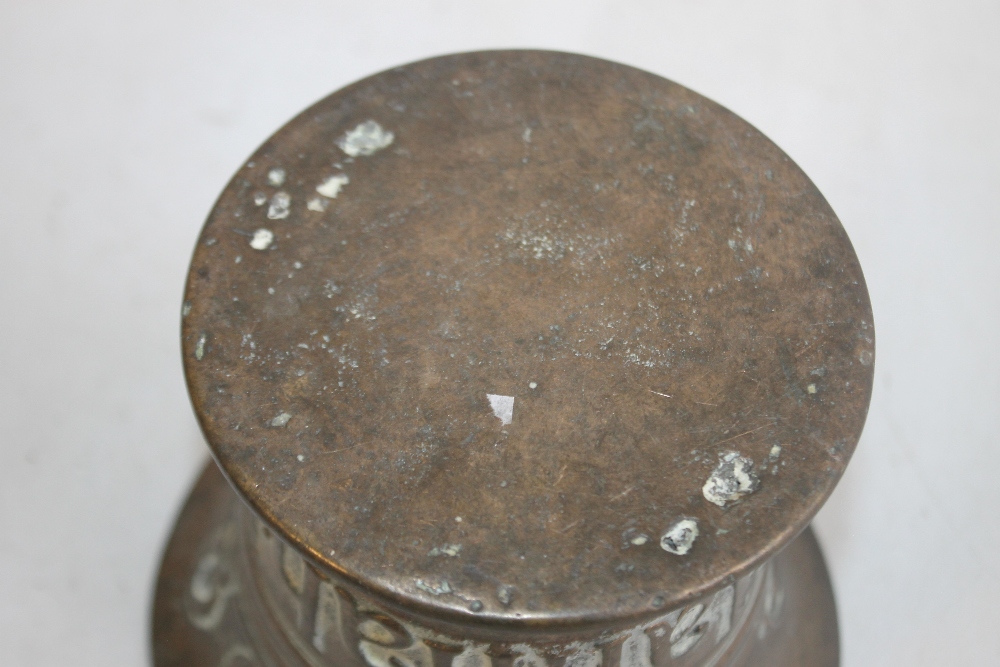 A DATED AND INSCRIBED BRONZE MORTAR, "Nathaniel & Hannah Payne 1728", H 12 cm - Image 16 of 20