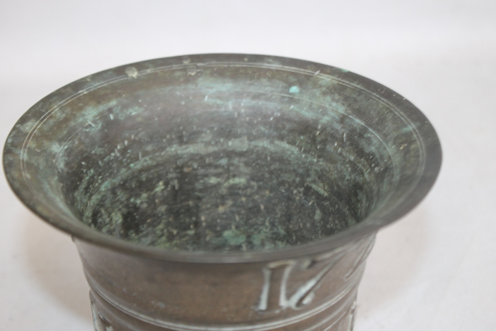 A DATED AND INSCRIBED BRONZE MORTAR, "Nathaniel & Hannah Payne 1728", H 12 cm - Image 12 of 20