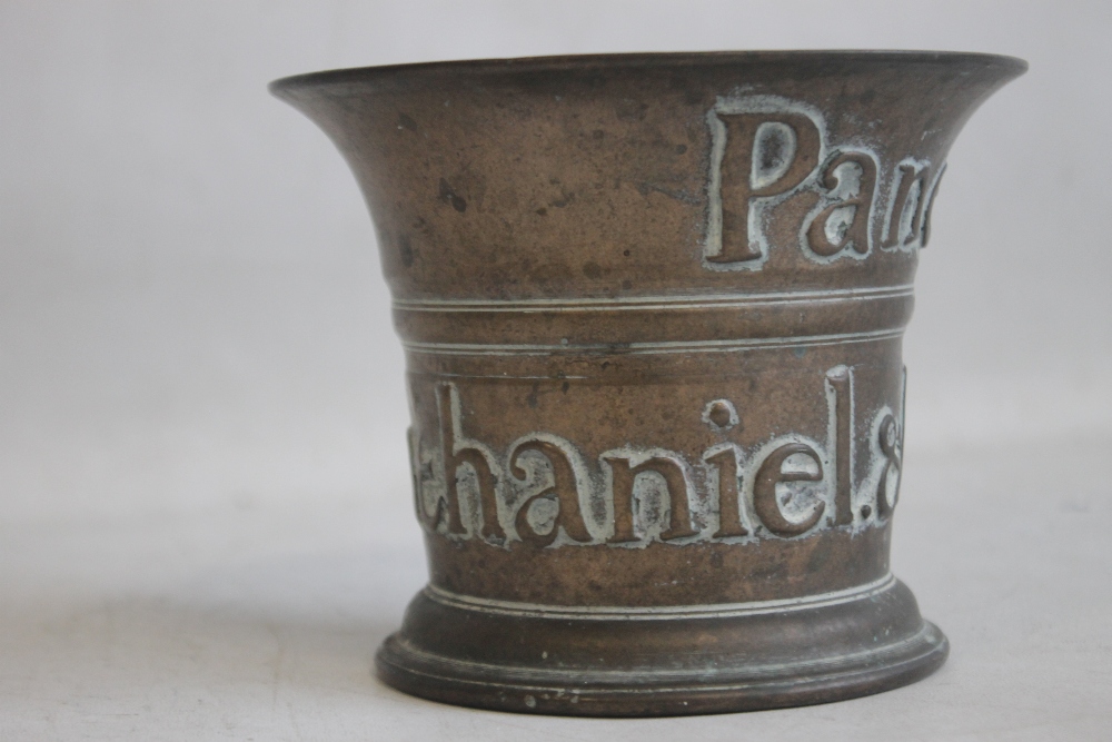 A DATED AND INSCRIBED BRONZE MORTAR, "Nathaniel & Hannah Payne 1728", H 12 cm - Image 9 of 20