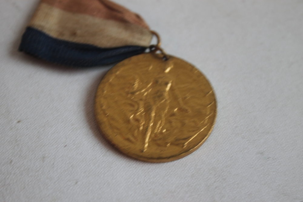 A WWI 1914-1915 STAR MEDAL TRIO, named to 1537 SJT C. W. Bragger Worc. Yeo.., along with a victory - Image 3 of 6