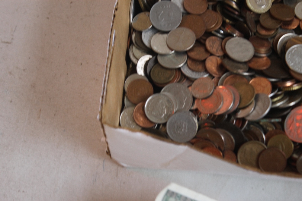 A BOX OF WORLD COINS AND NOTES - Image 6 of 9