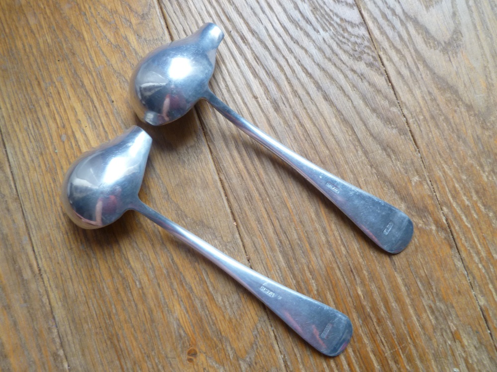 A PAIR OF LUFTWAFFE ALLOY SAUCE LADLES, each fully marked with Luftwaffe eagle, L 20 cm (2) - Image 3 of 4