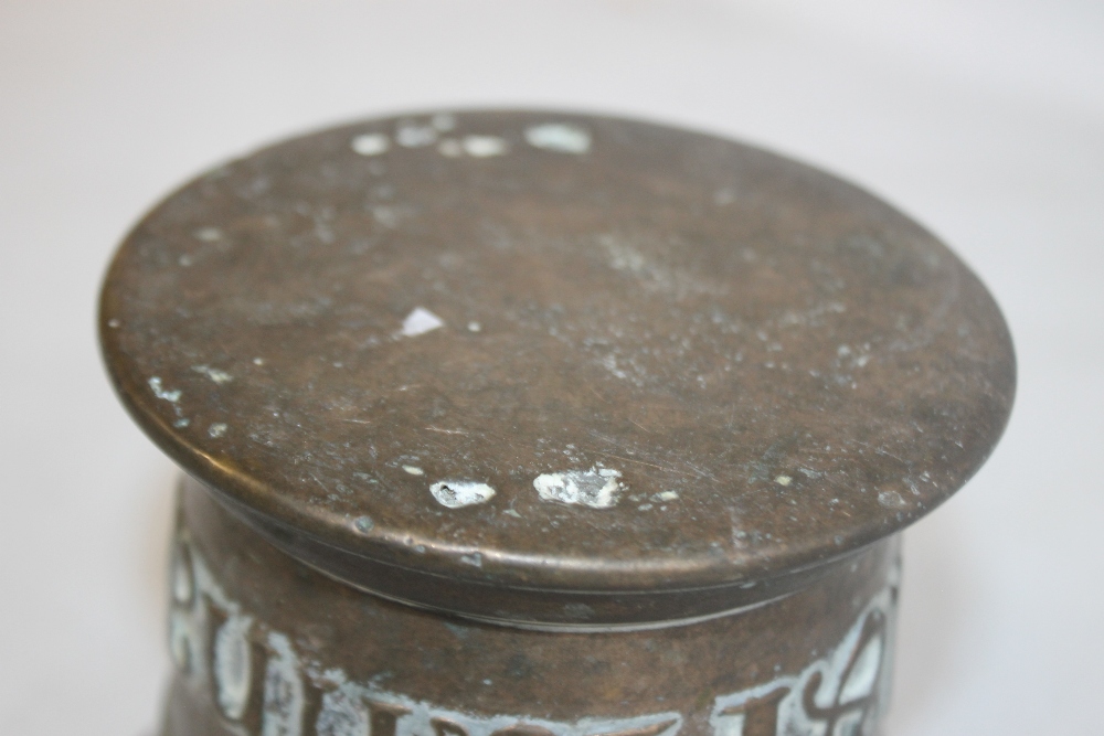 A DATED AND INSCRIBED BRONZE MORTAR, "Nathaniel & Hannah Payne 1728", H 12 cm - Image 17 of 20