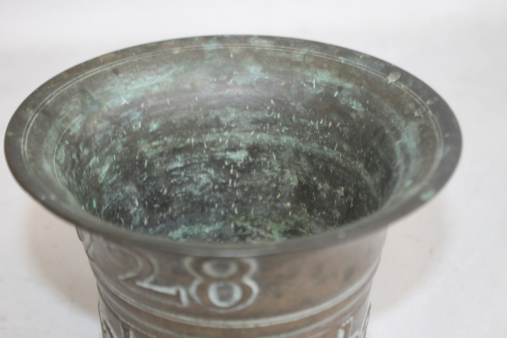 A DATED AND INSCRIBED BRONZE MORTAR, "Nathaniel & Hannah Payne 1728", H 12 cm - Image 13 of 20