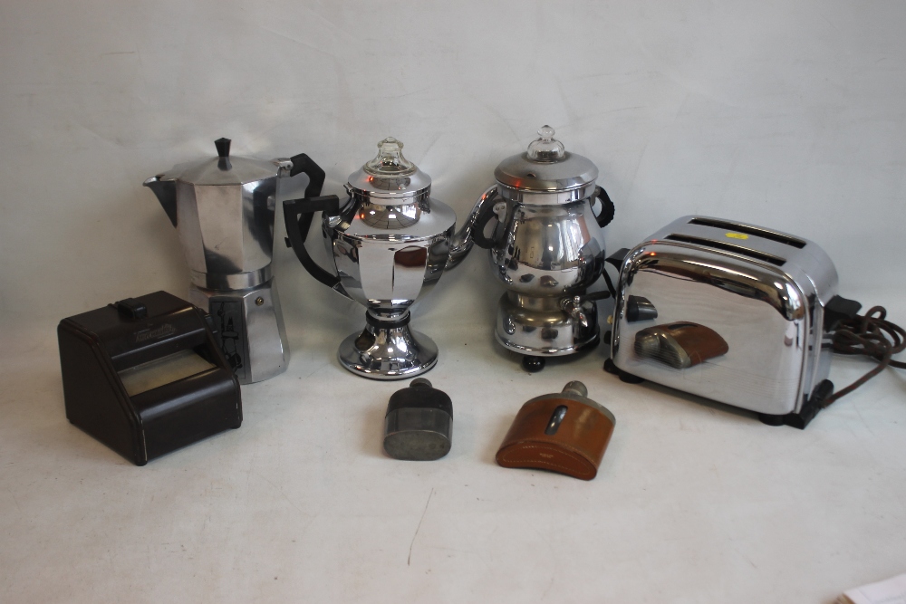 A TRAY OF VINTAGE RETRO COLLECTABLES to include chrome samova, coffee perculator, bakelite tie press